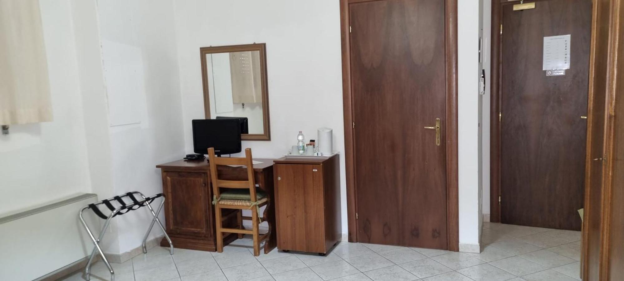 Hotel I Platani Сиена Екстериор снимка