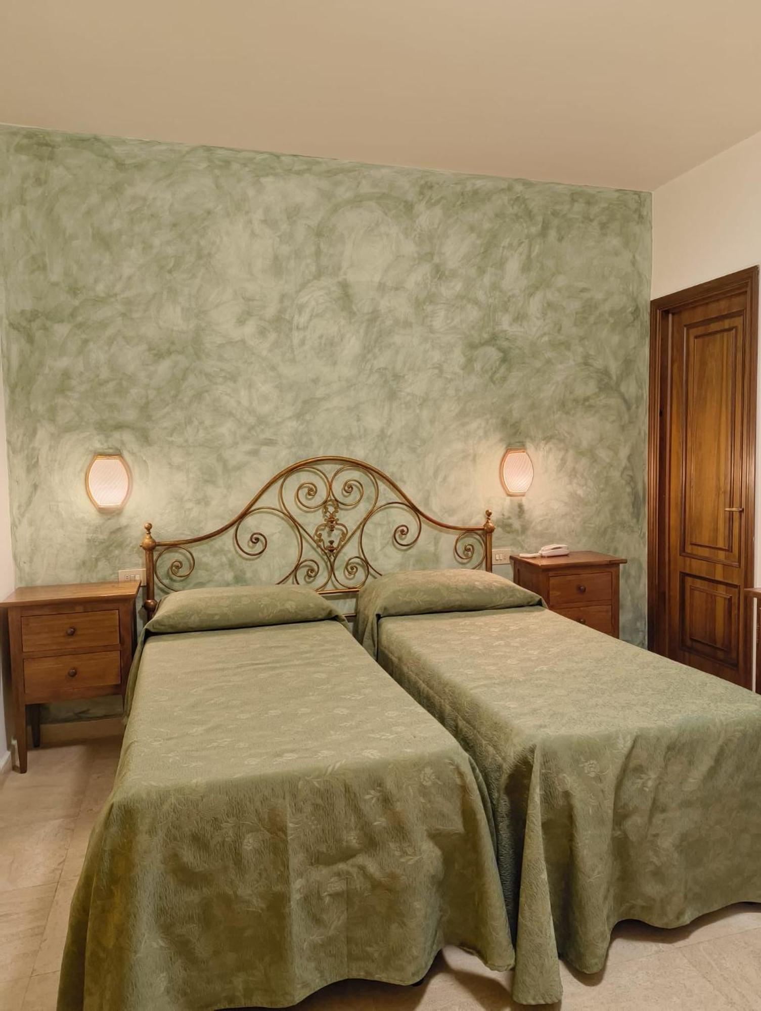 Hotel I Platani Сиена Екстериор снимка