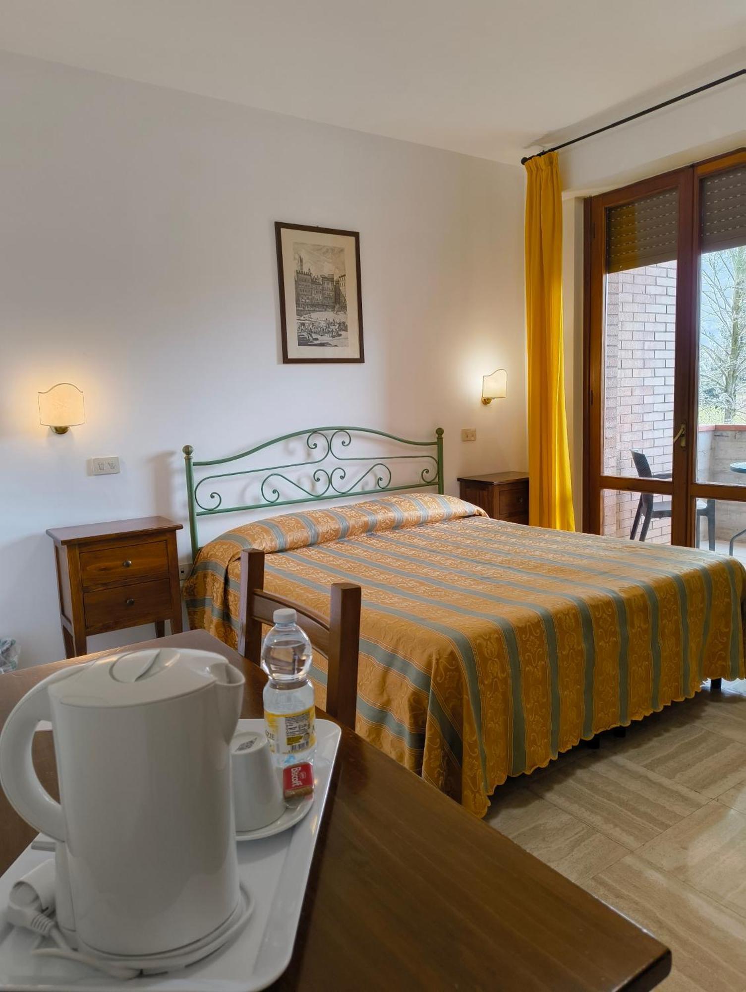 Hotel I Platani Сиена Екстериор снимка