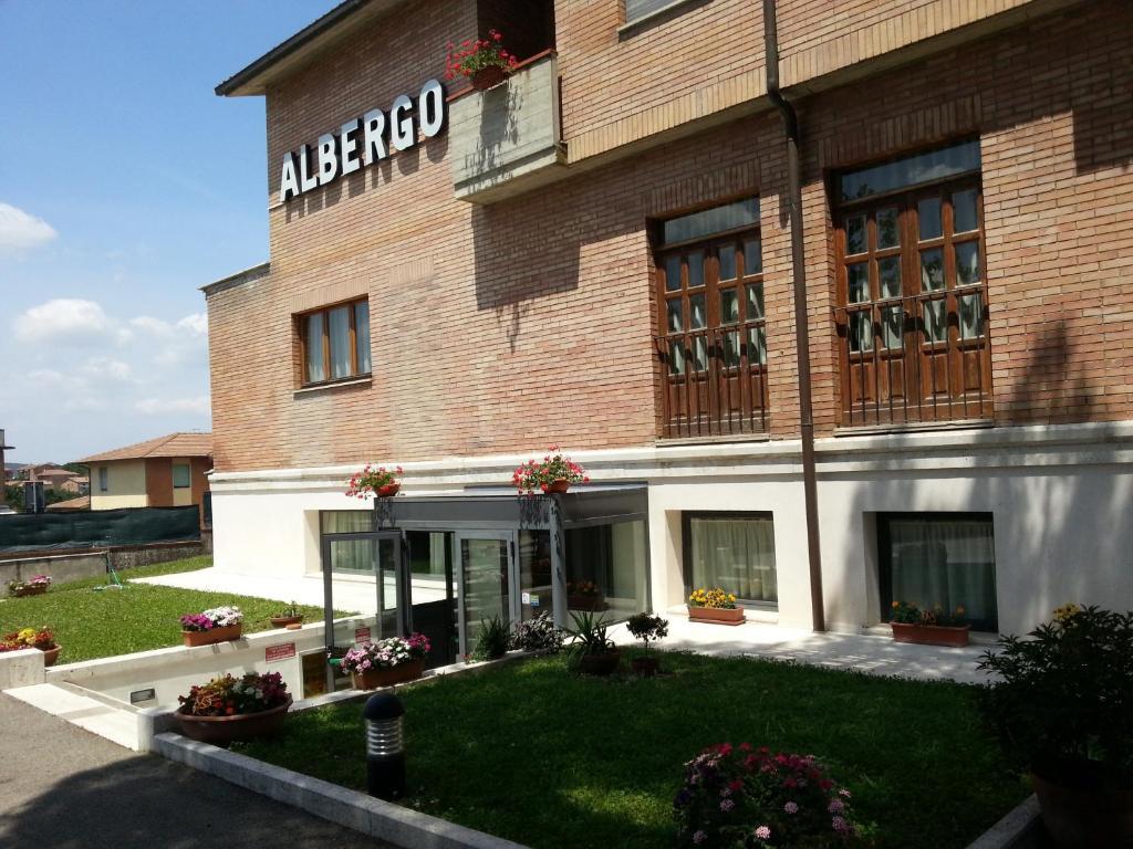Hotel I Platani Сиена Екстериор снимка