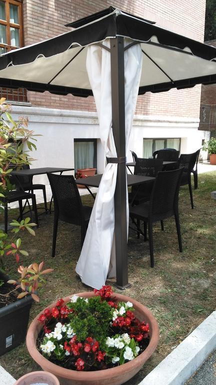 Hotel I Platani Сиена Екстериор снимка