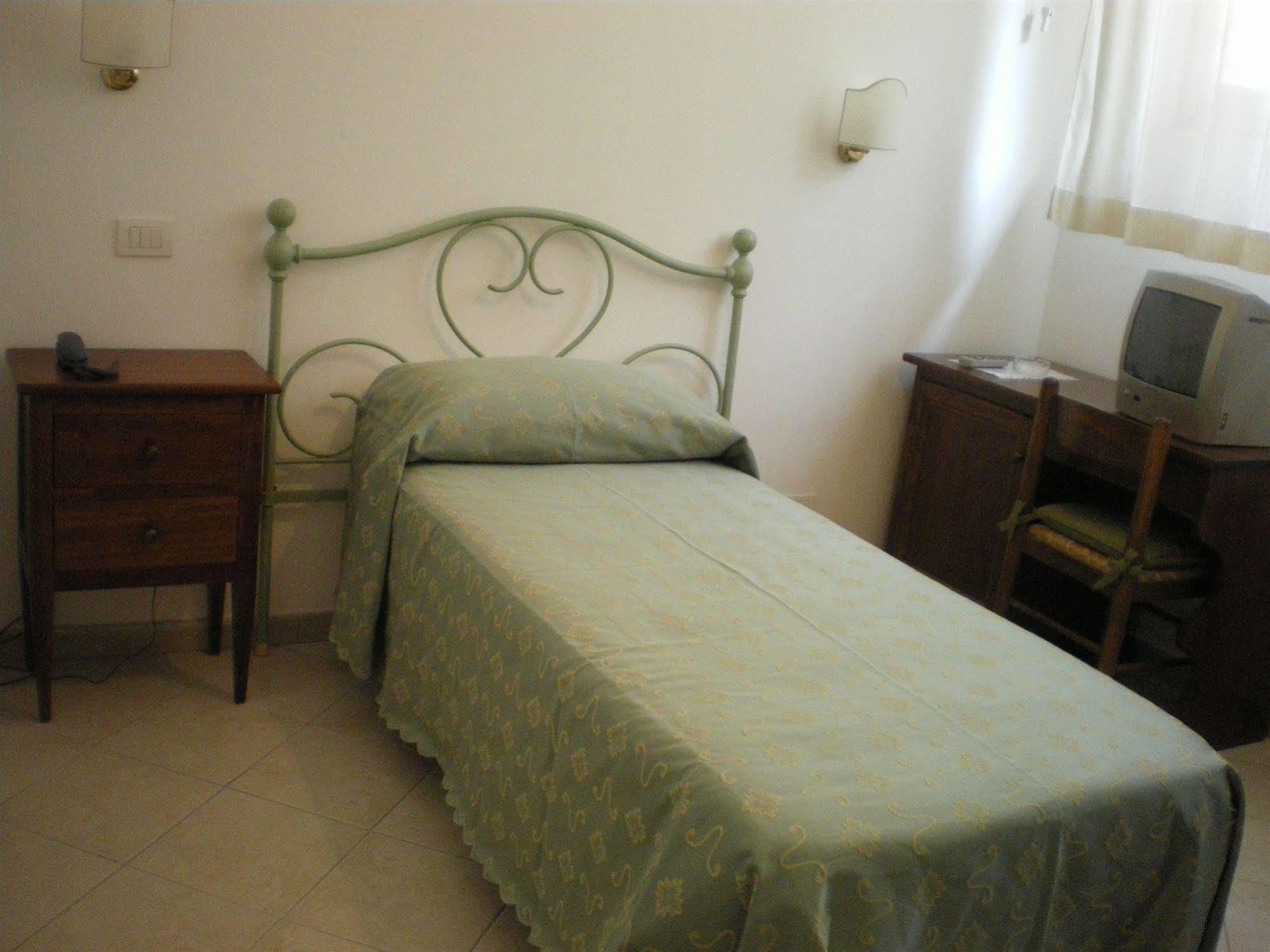Hotel I Platani Сиена Екстериор снимка
