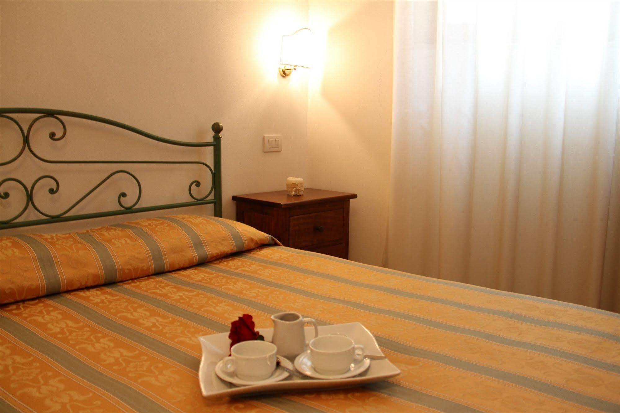 Hotel I Platani Сиена Екстериор снимка