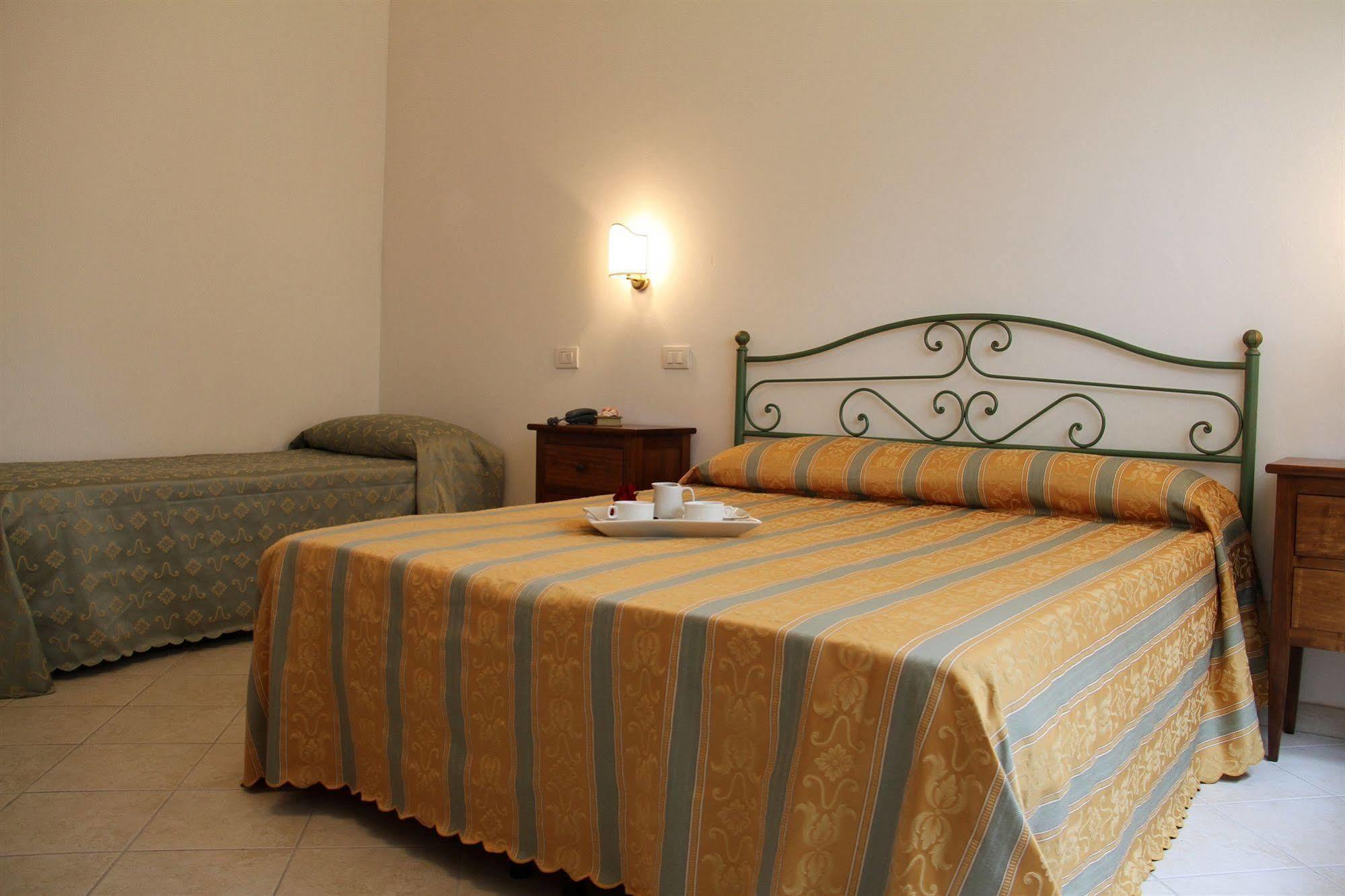 Hotel I Platani Сиена Екстериор снимка