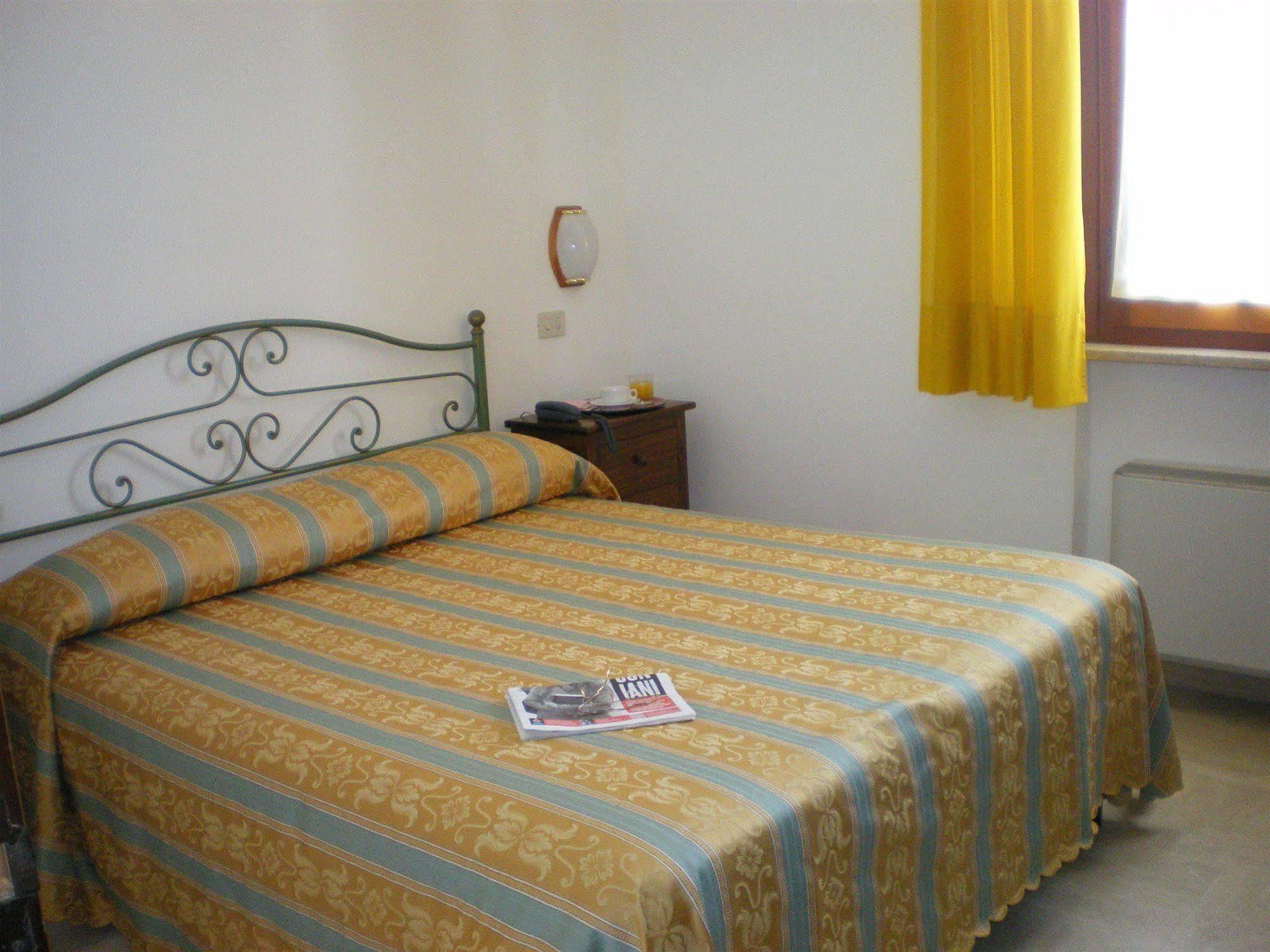 Hotel I Platani Сиена Екстериор снимка