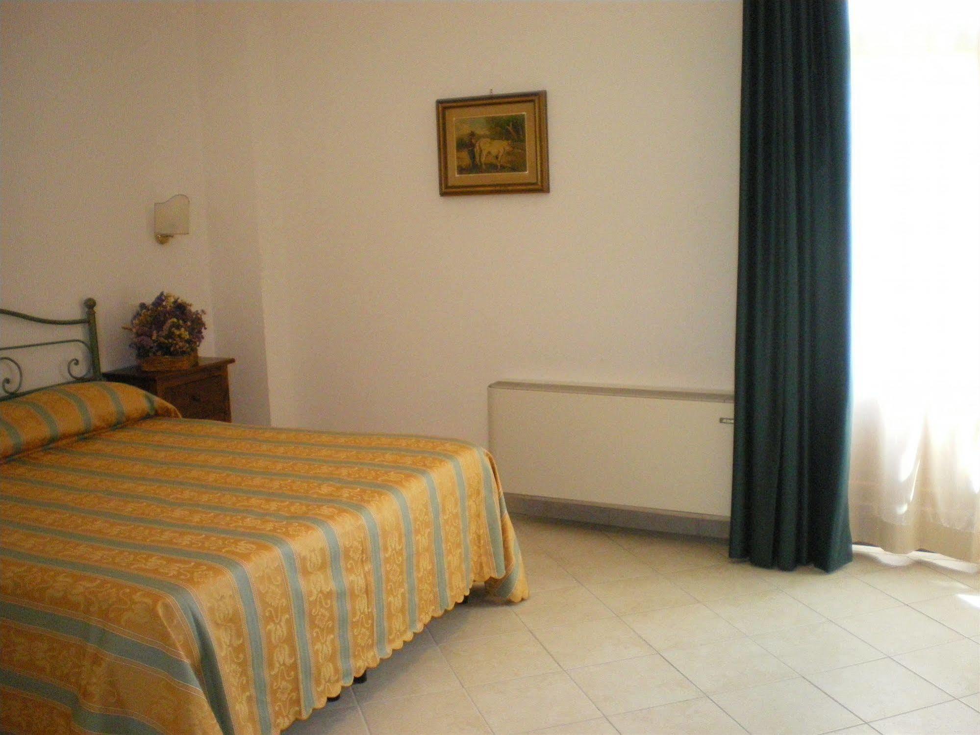Hotel I Platani Сиена Екстериор снимка