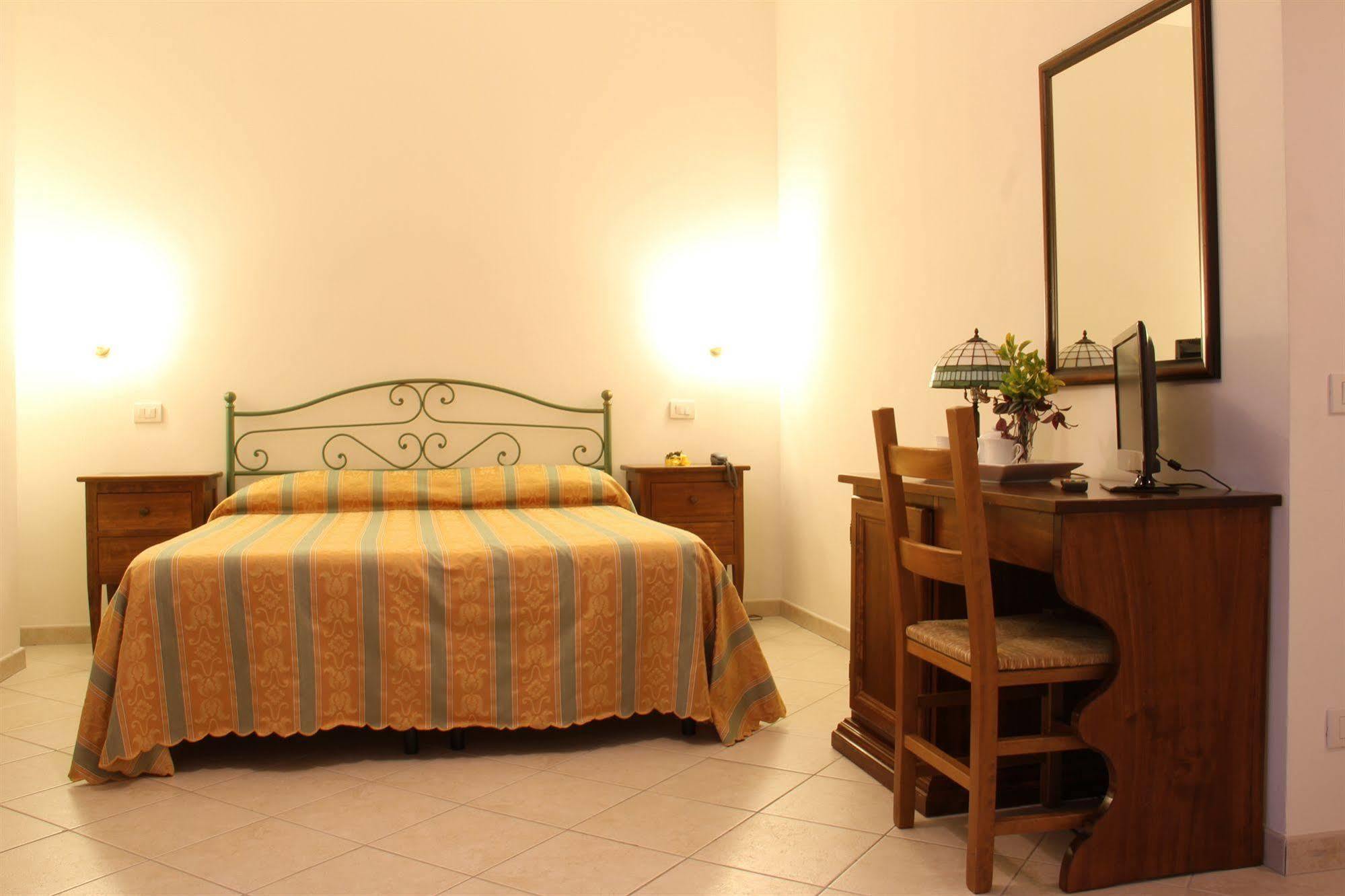 Hotel I Platani Сиена Екстериор снимка