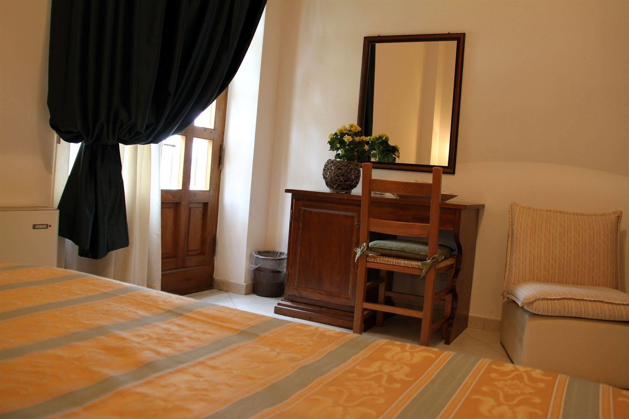 Hotel I Platani Сиена Екстериор снимка