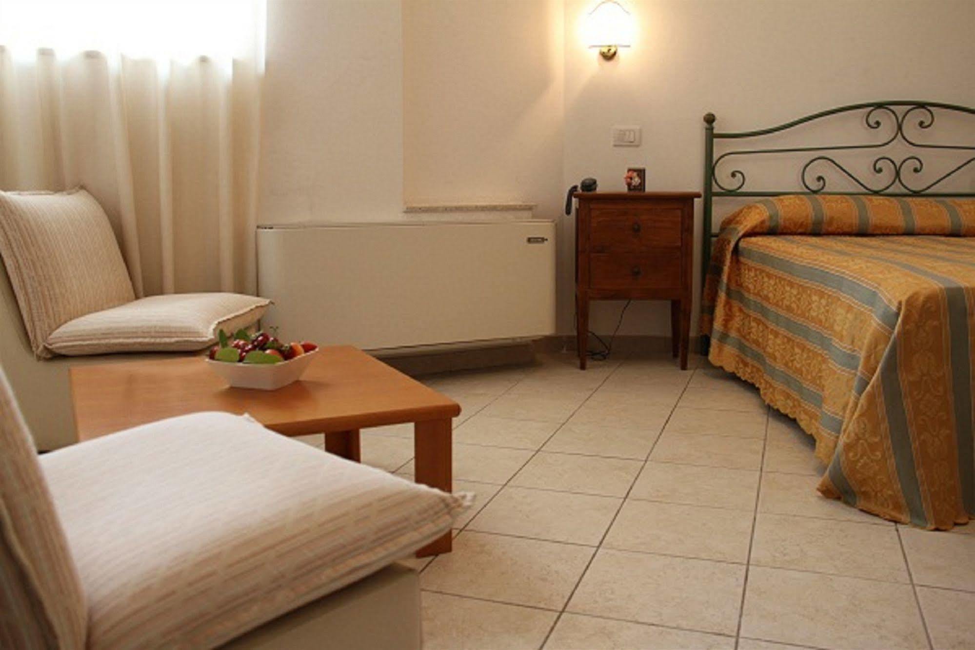 Hotel I Platani Сиена Екстериор снимка