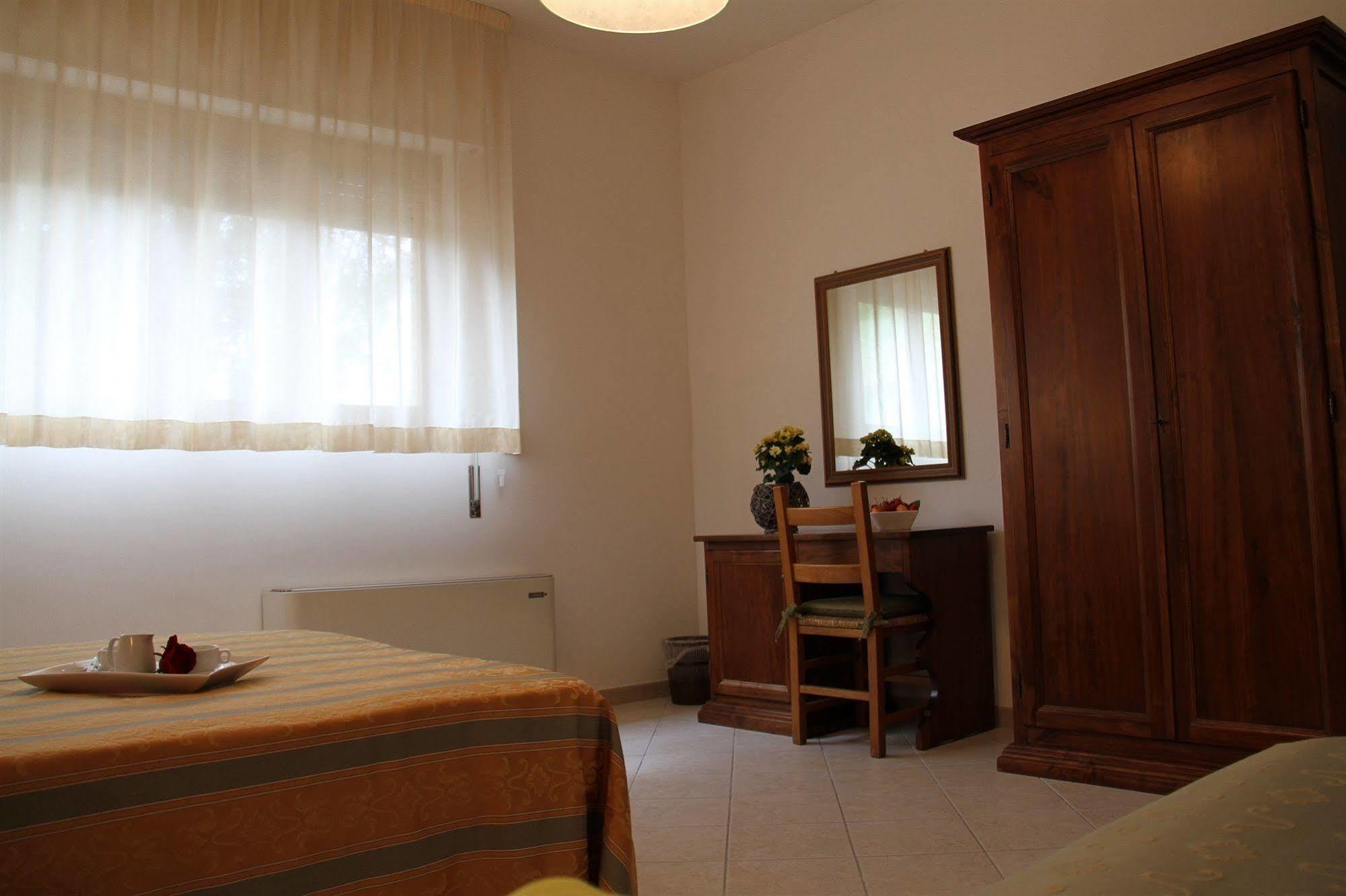 Hotel I Platani Сиена Екстериор снимка